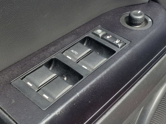 Used 2013 Jeep Compass Latitude FWD image 10