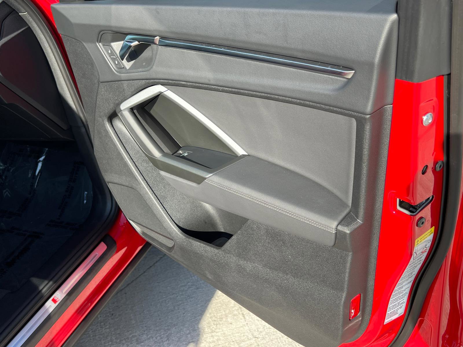 Certified 2025 Audi Q3 2.0T Premium w/ Black Optic Sport Package image 14