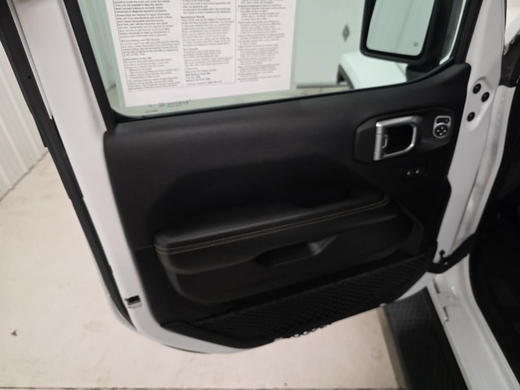 Used 2024 Jeep Wrangler Unlimited Sahara w/ Technology Group AWD/4WD image 11