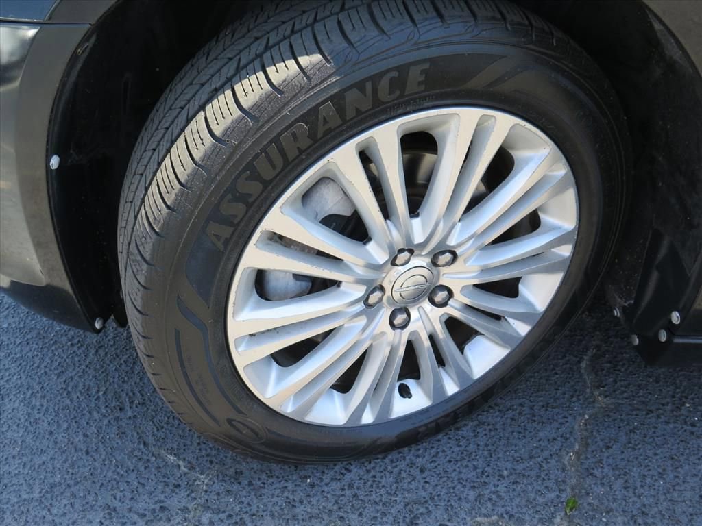 Used 2013 Chrysler 300 C AWD/4WD image 18