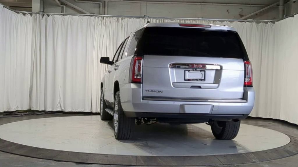 Used 2020 GMC Yukon Denali AWD/4WD image 9