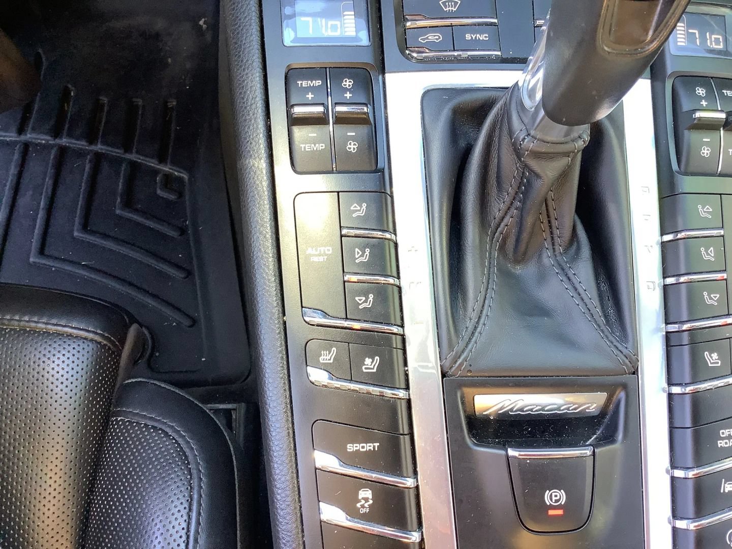 Used 2018 Porsche Macan Sport Edition AWD/4WD image 30
