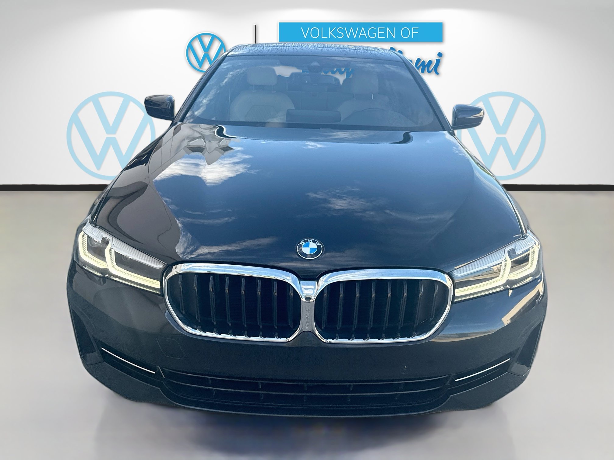 Used 2023 BMW 530i w/ Convenience Package RWD image 2