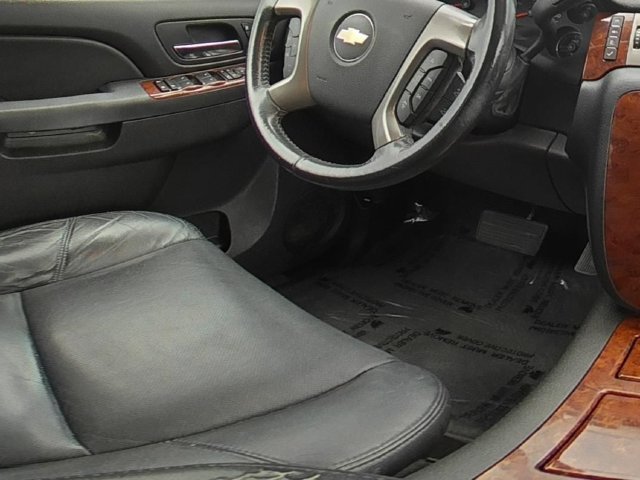 Used 2013 Chevrolet Suburban LTZ AWD/4WD image 33