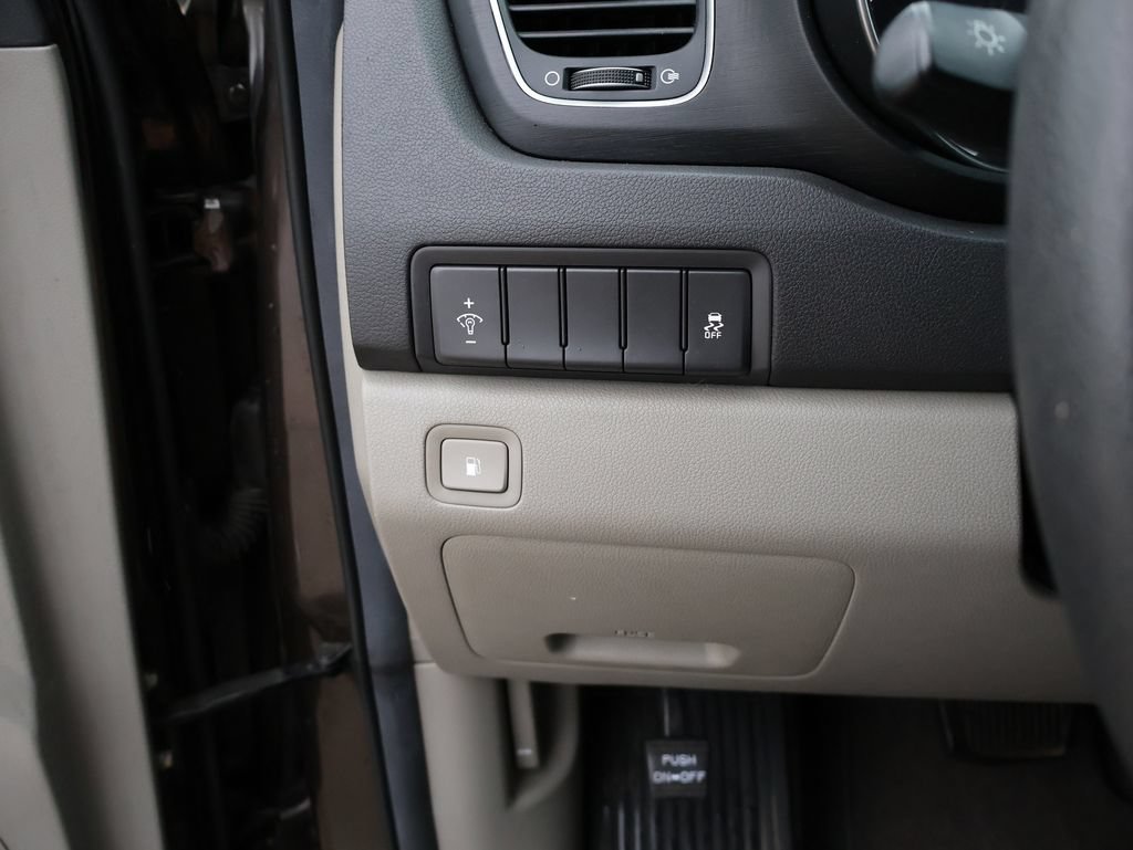 Used 2015 Kia Sedona LX w/ LX Convenience Package FWD image 35