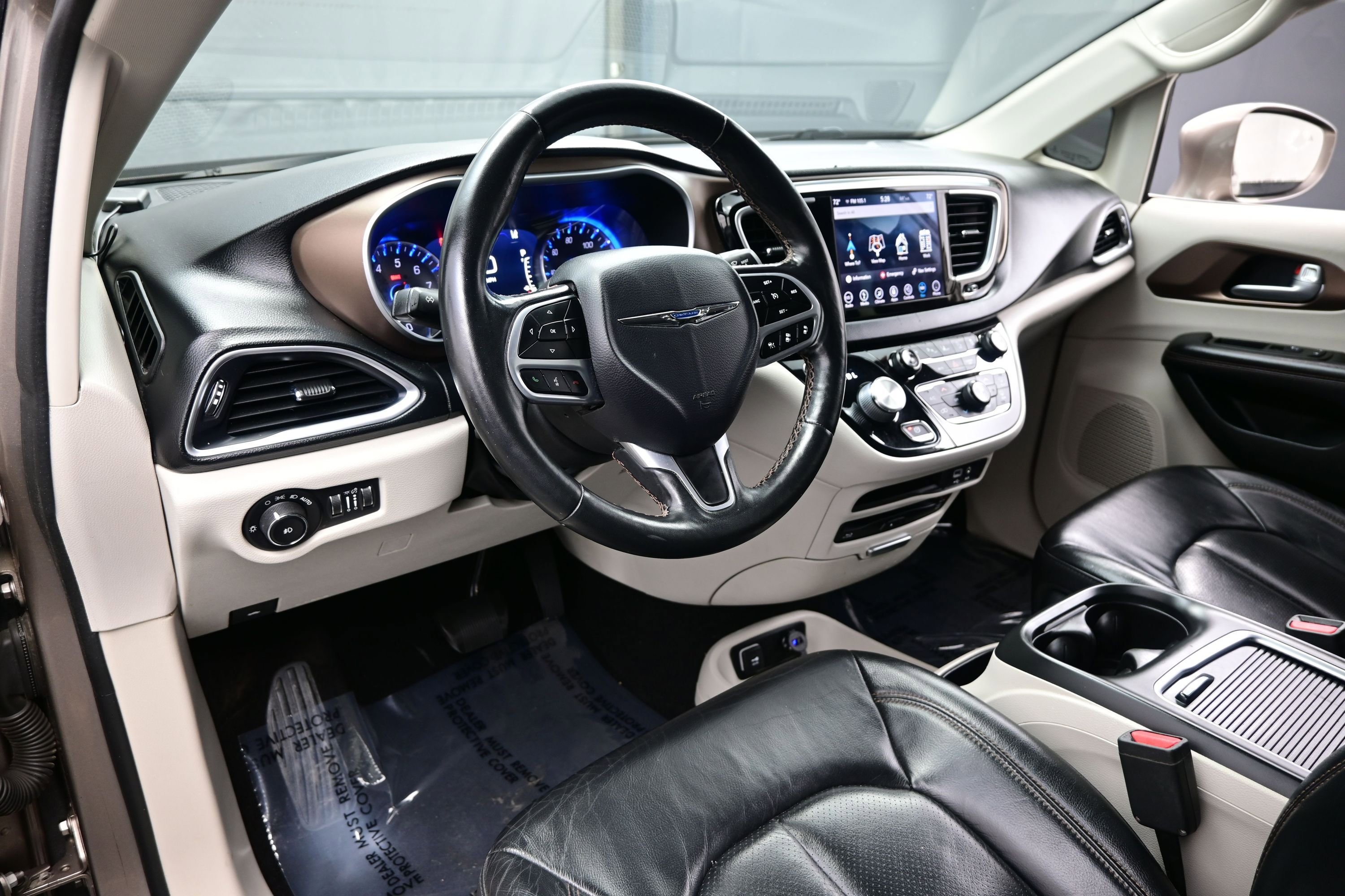 Used 2018 Chrysler Pacifica Touring-L Plus w/ Advanced Safetytec Group FWD image 12