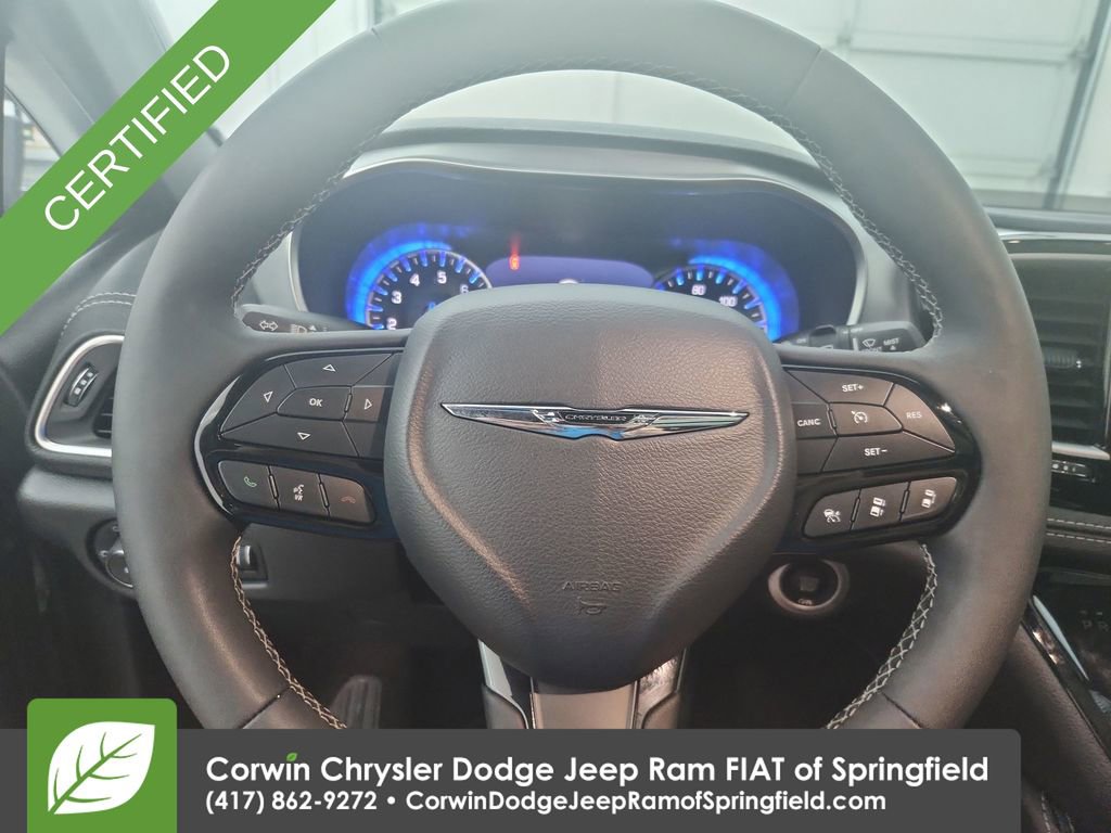 Certified 2025 Chrysler Pacifica Limited image 22