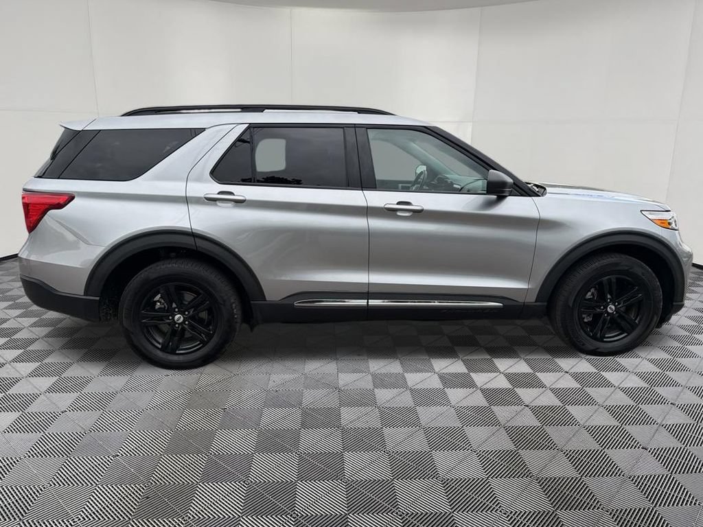 Used 2024 Ford Explorer XLT AWD/4WD image 8