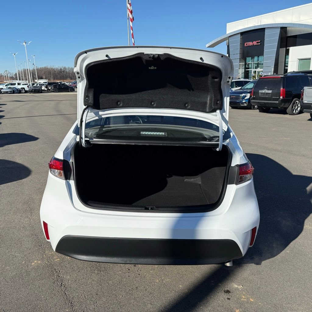 Used 2025 Toyota Corolla LE image 26