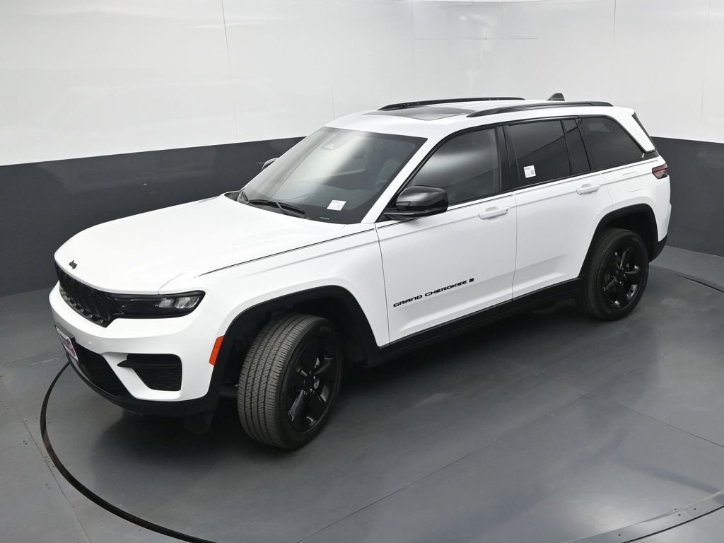 Used 2023 Jeep Grand Cherokee Altitude AWD/4WD image 35