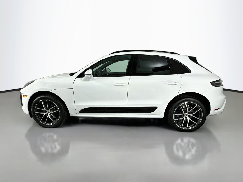 Certified 2024 Porsche Macan AWD/4WD image 2