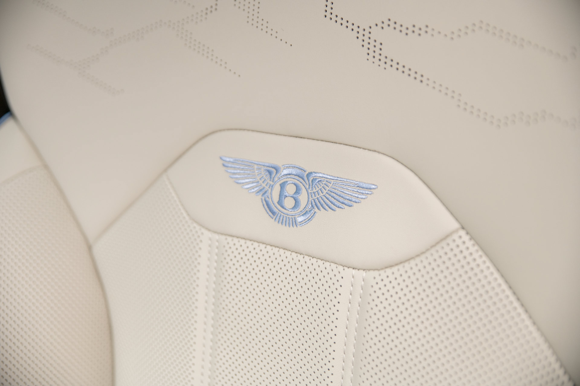 New 2027 Bentley Bentayga AWD/4WD image 31