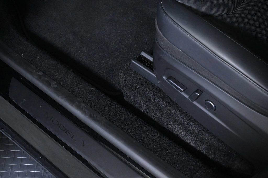 Used 2026 Tesla Model Y 2WD image 18