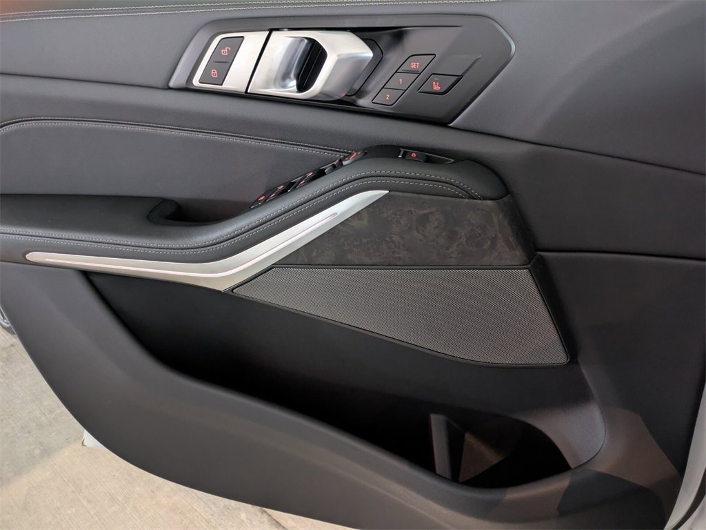 New 2026 BMW X5 sDrive40i image 12
