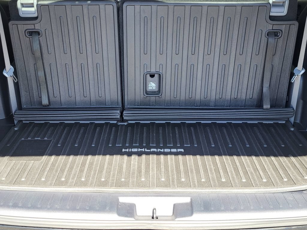 Used 2021 Toyota Highlander LE AWD/4WD image 21