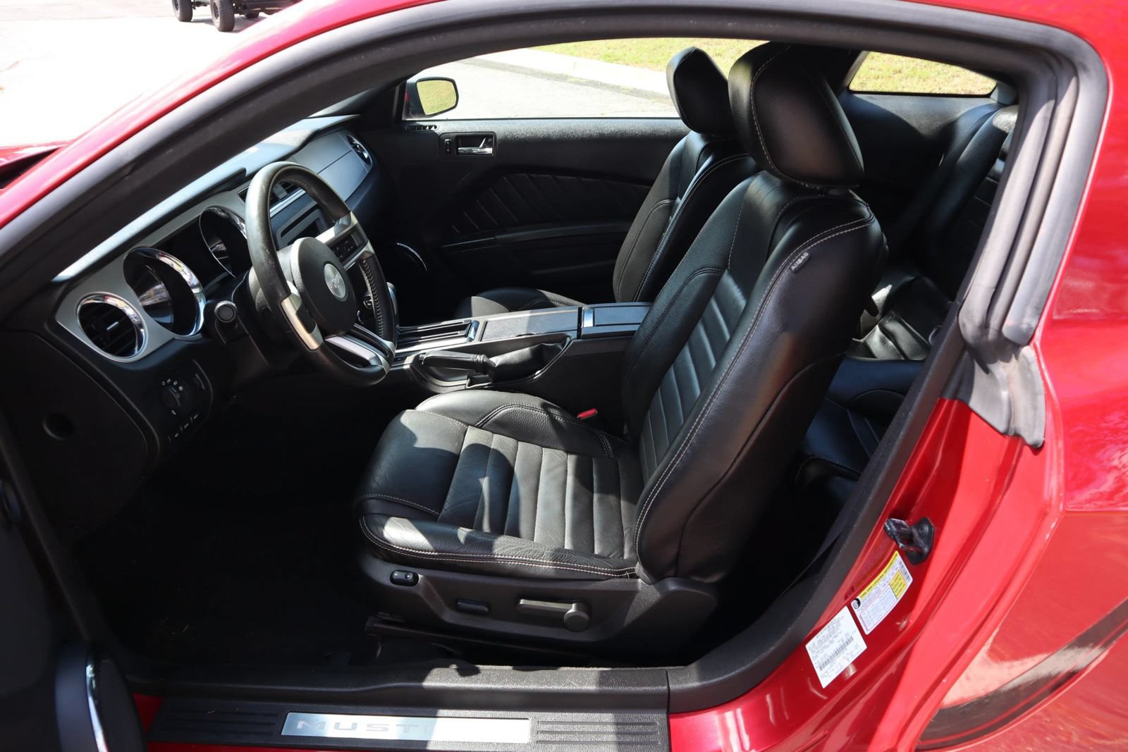 Used 2010 Ford Mustang Coupe RWD image 9