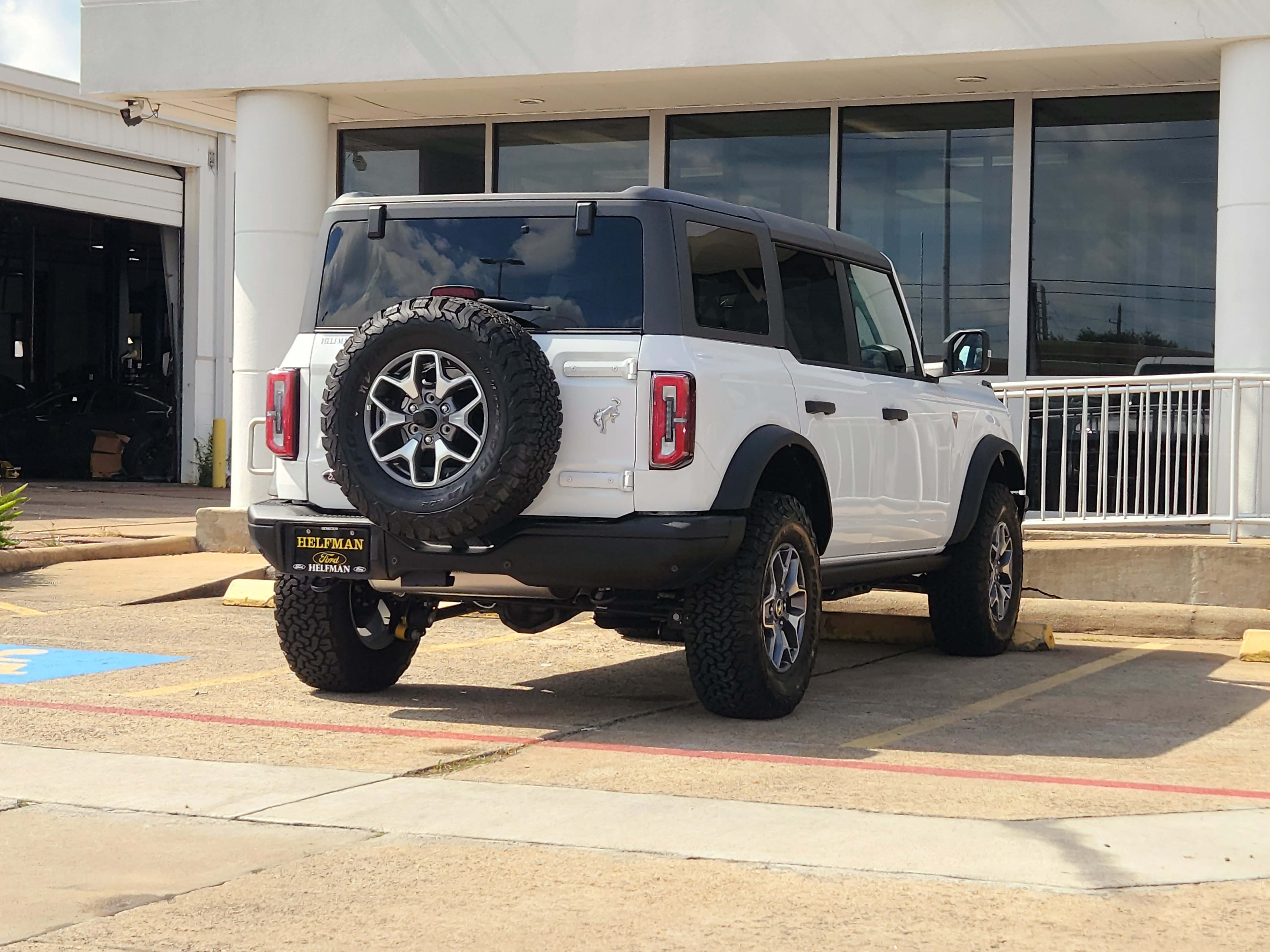 Used 2025 Ford Bronco Badlands AWD/4WD image 4