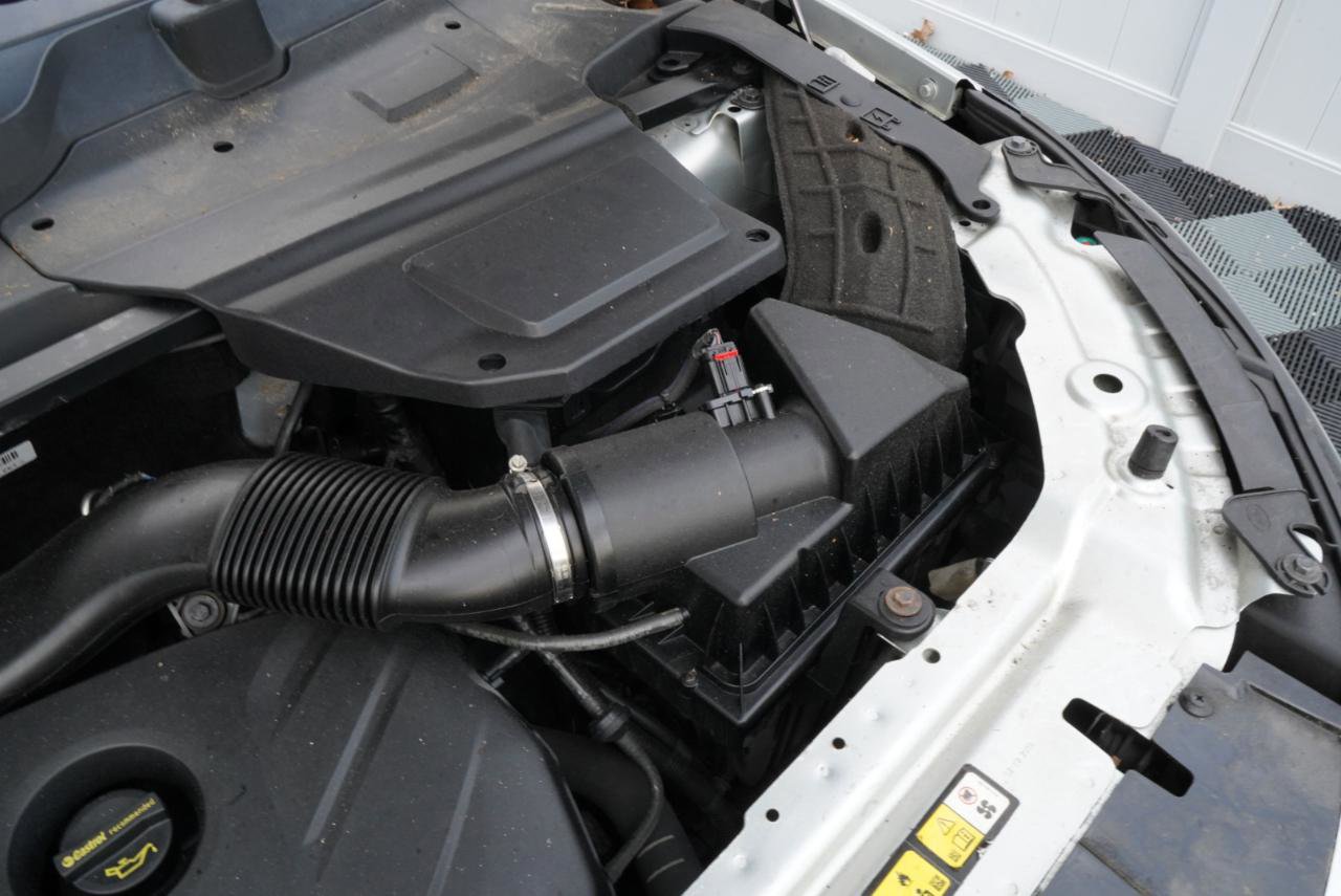 Used 2017 Land Rover Discovery Sport HSE Luxury image 81