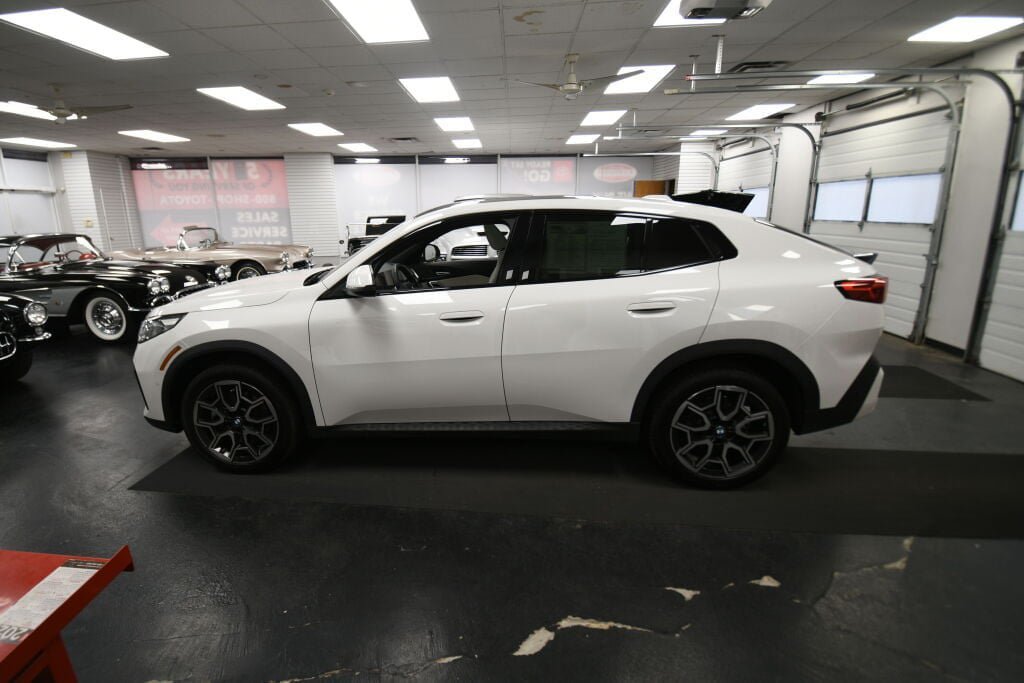 Used 2026 BMW X2 xDrive28i AWD/4WD image 4