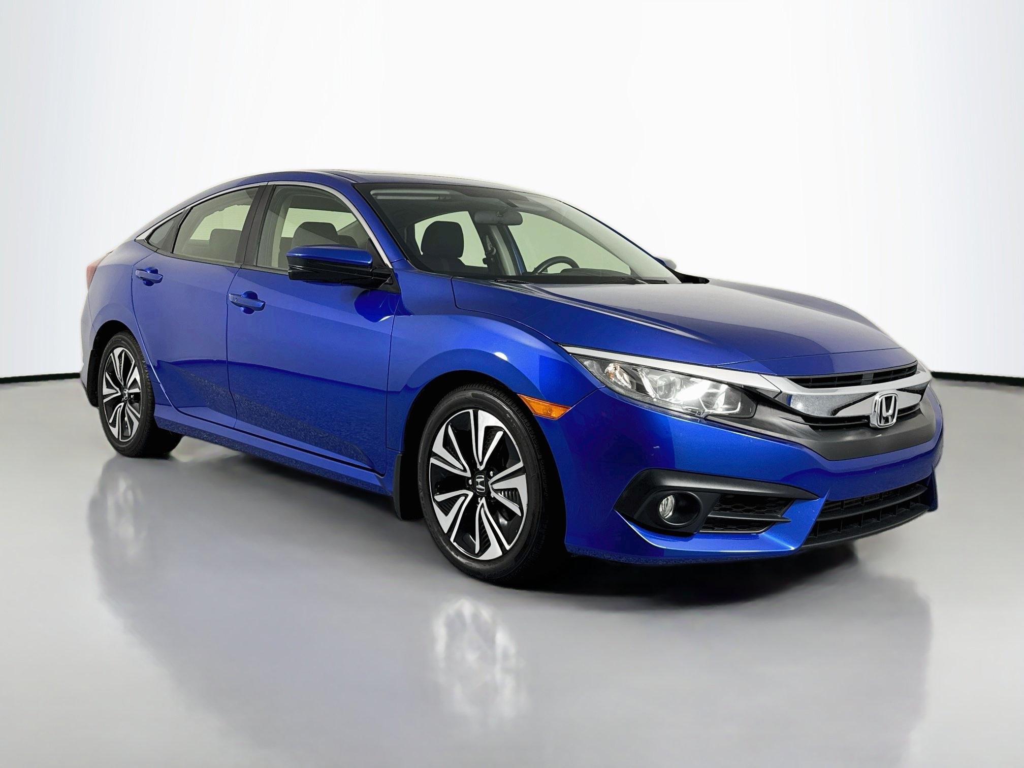 Certified 2018 Honda Civic EX-T image 3