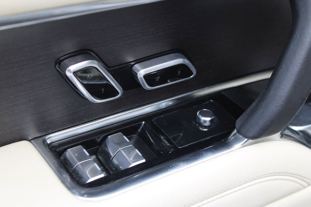 Used 2023 Land Rover Range Rover SE image 16