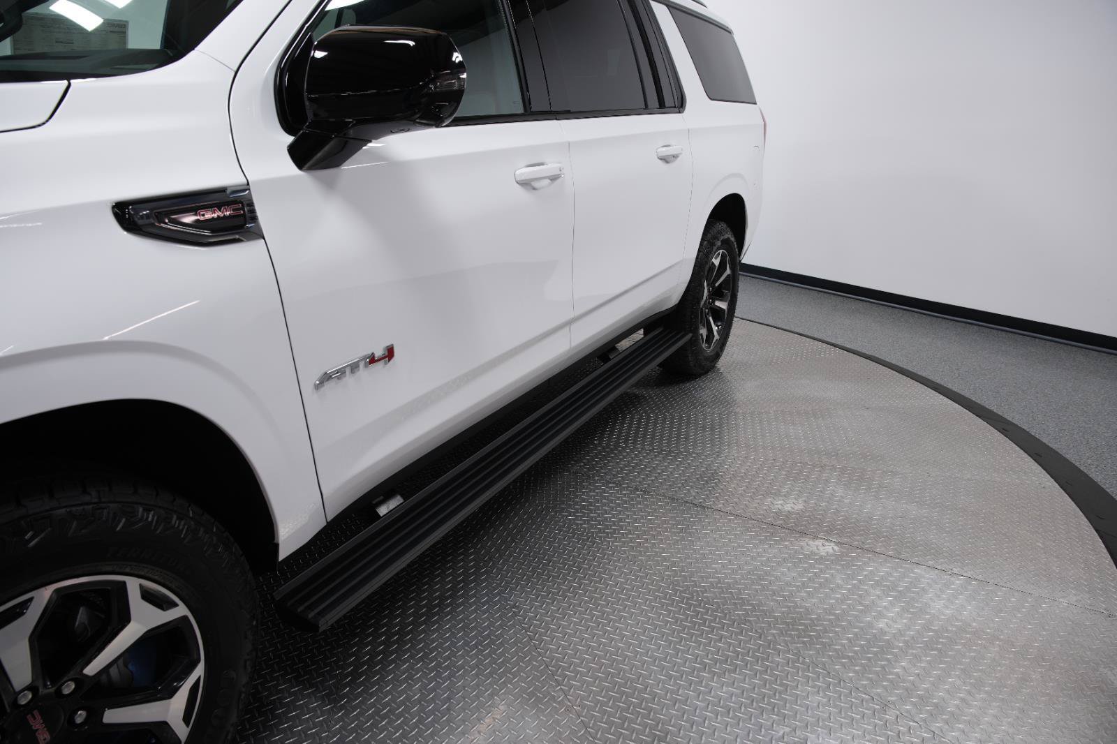 New 2026 GMC Yukon XL AT4 w/ AT4 Premium Plus Package AWD/4WD image 38
