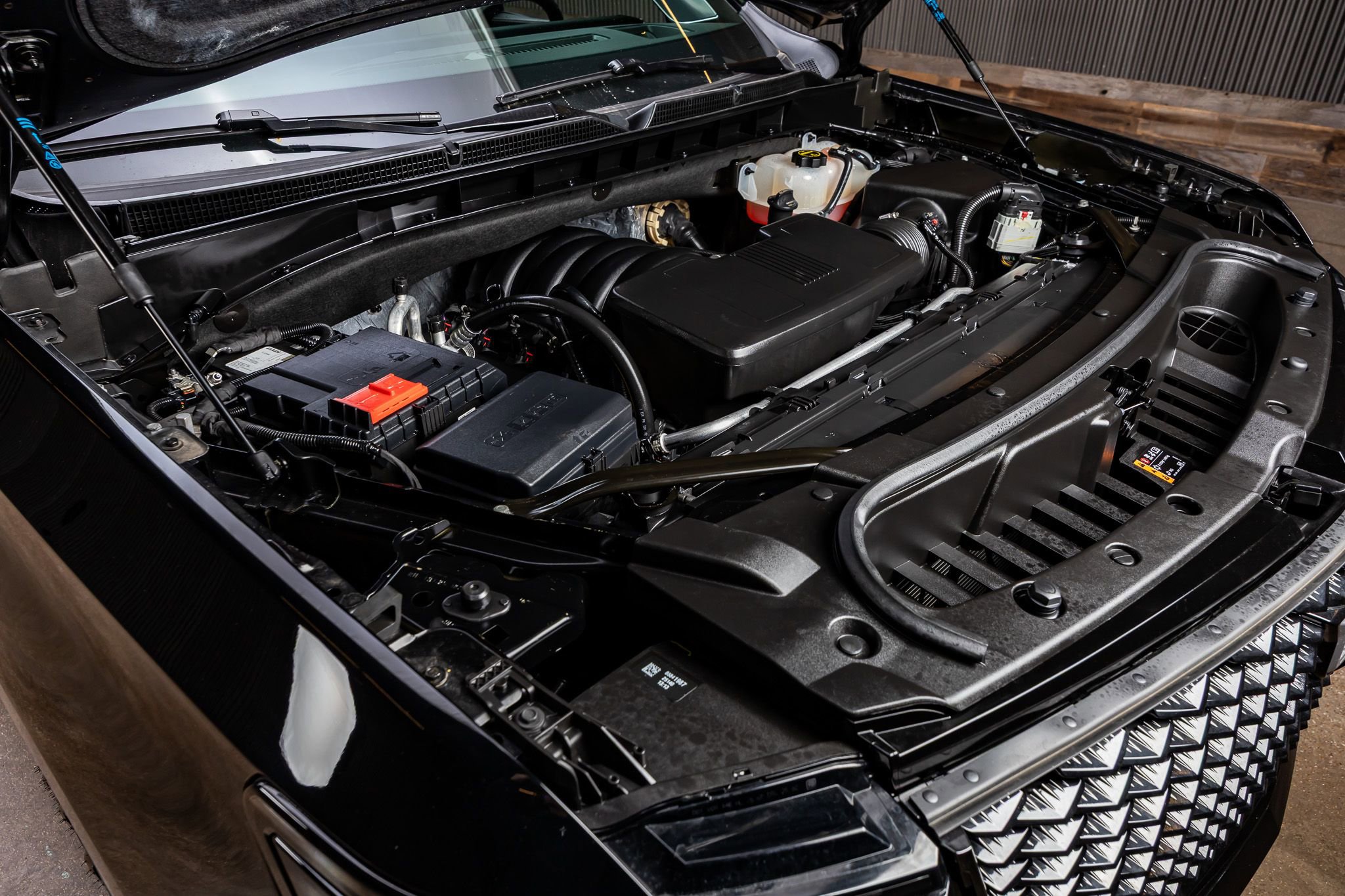 Used 2025 Cadillac Escalade ESV Sport Platinum w/ LPO, ONYX Package image 43