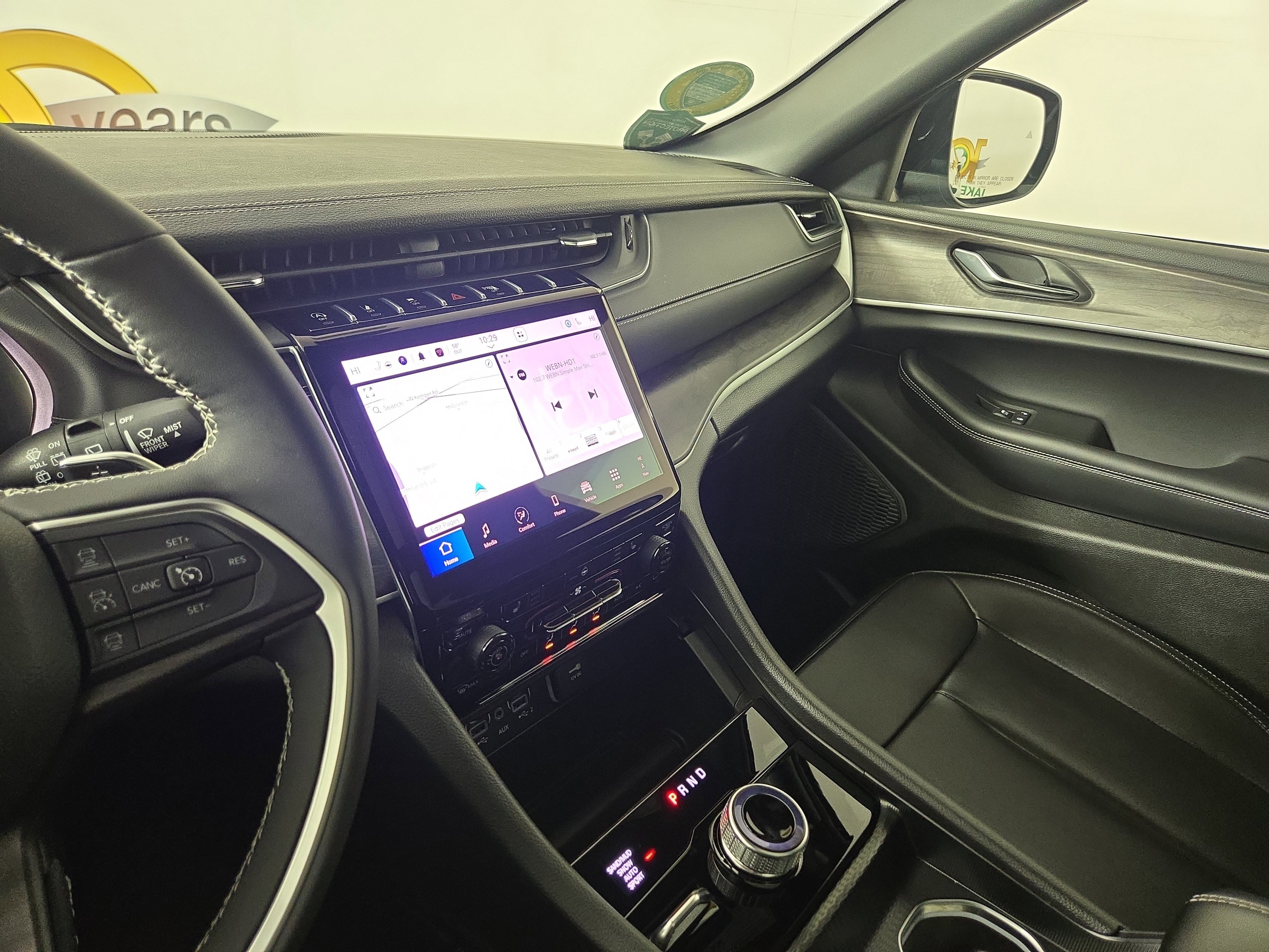 Used 2025 Jeep Grand Cherokee Limited w/ Black Appearance Package image 26