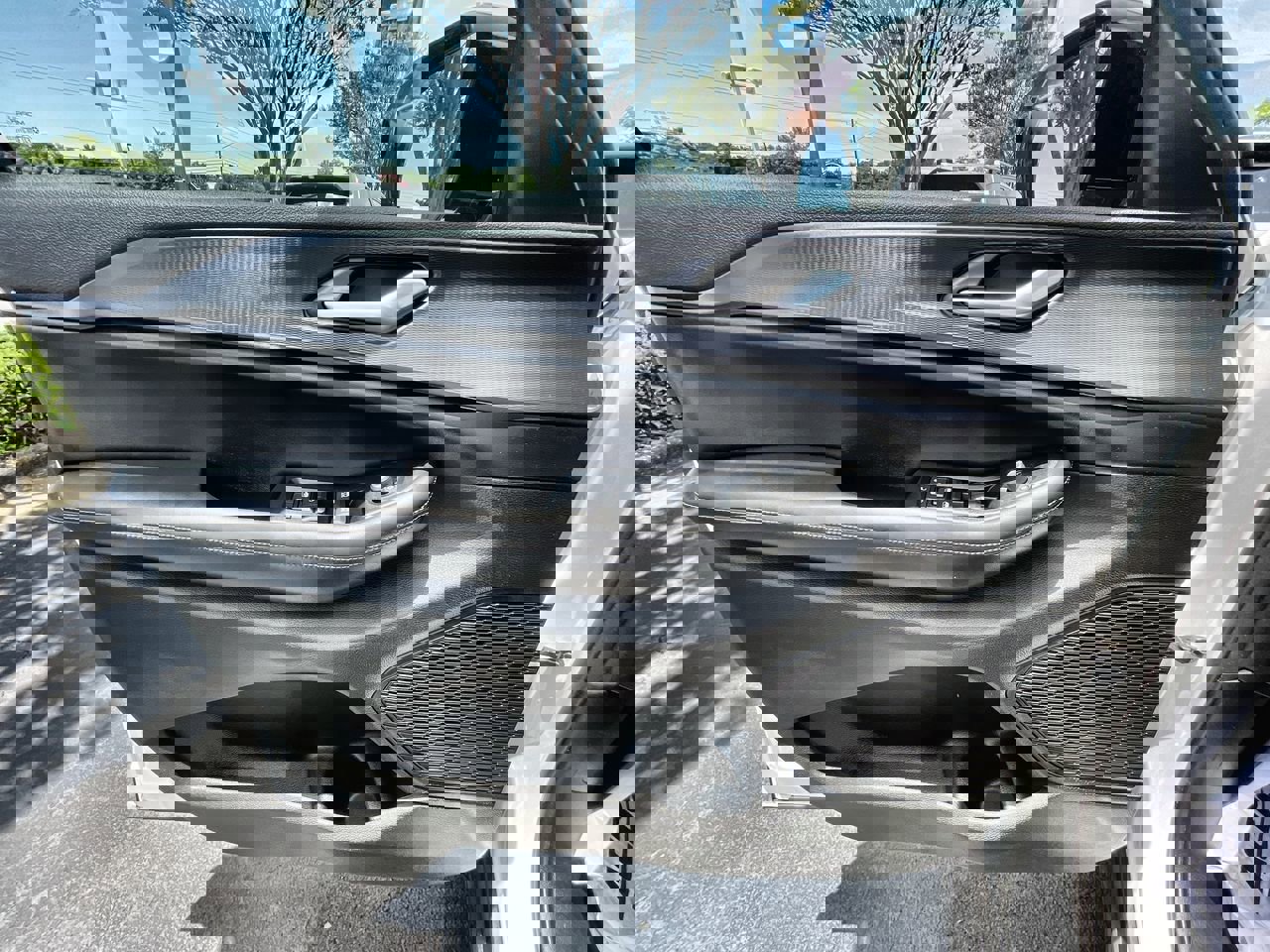 Used 2023 Jeep Grand Cherokee Altitude image 21