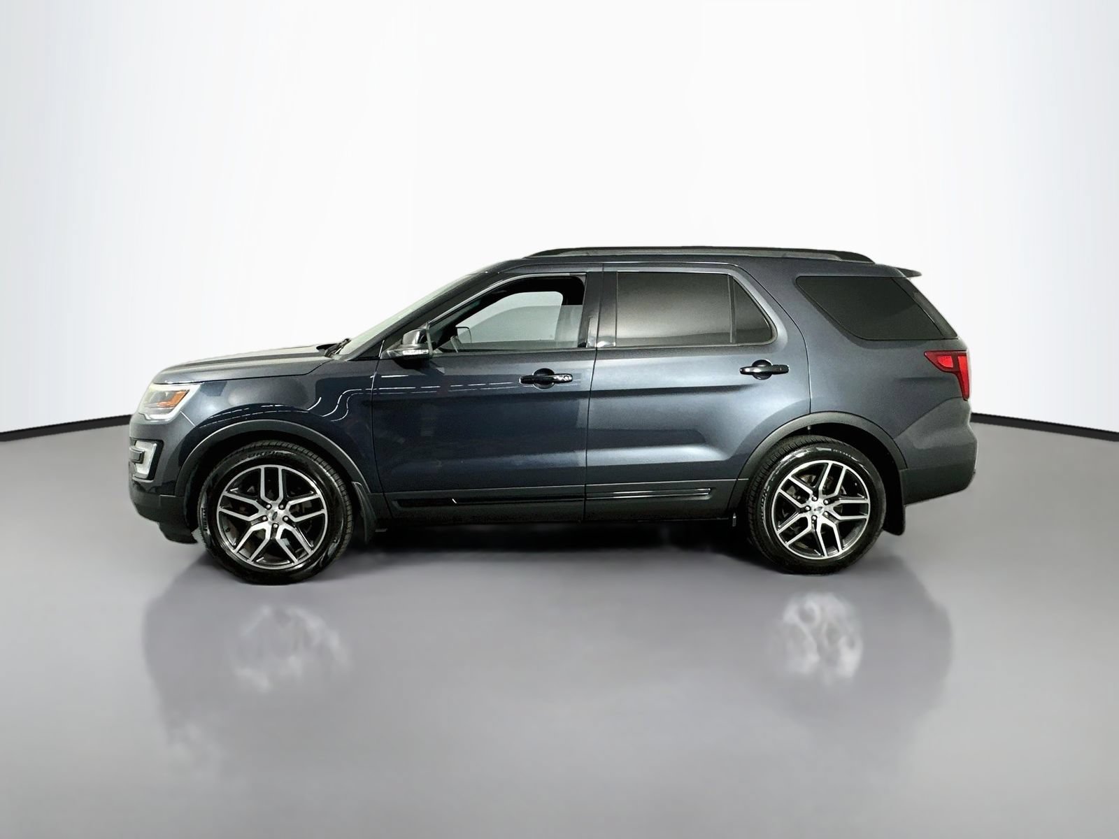Used 2017 Ford Explorer Sport w/ Equipment Group 401A AWD/4WD image 5