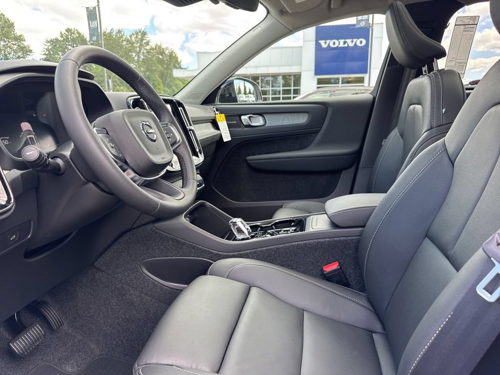 New 2026 Volvo XC40 B5 Plus w/ Climate Package AWD/4WD image 4