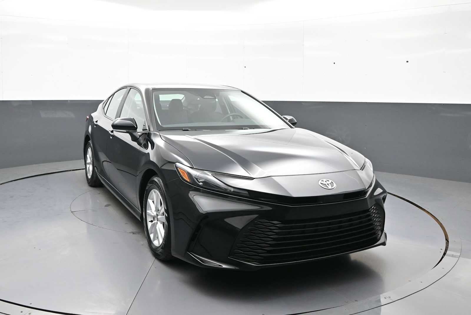 Used 2026 Toyota Camry LE FWD image 2