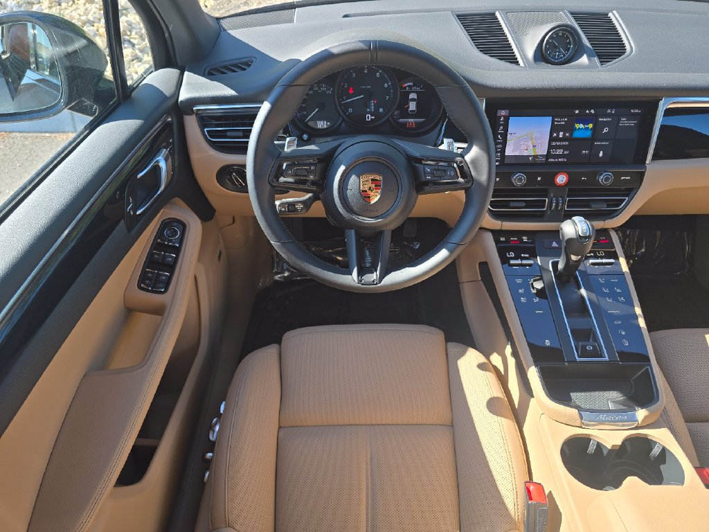Used 2026 Porsche Macan AWD/4WD image 18