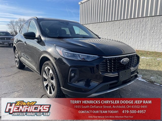Used 2024 Ford Escape Platinum image 1