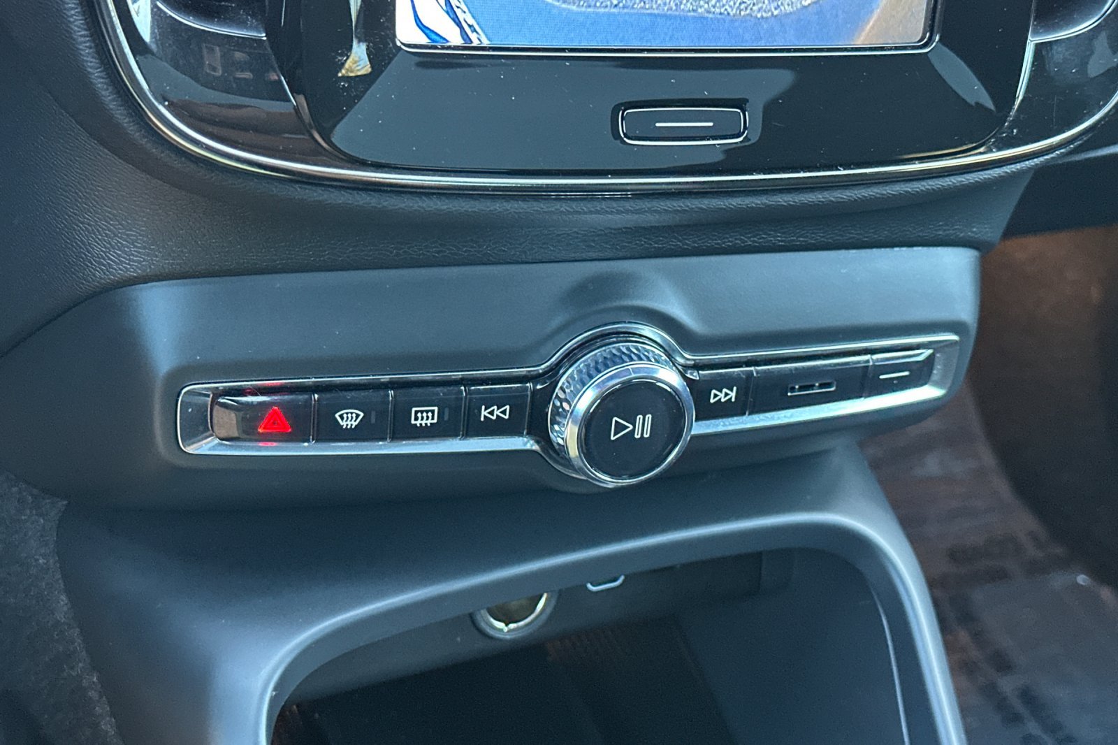 Certified 2023 Volvo C40 P8 Recharge Plus w/ Protection Package Premier AWD/4WD image 24