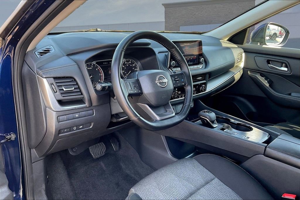 Used 2025 Nissan Rogue SV FWD image 17