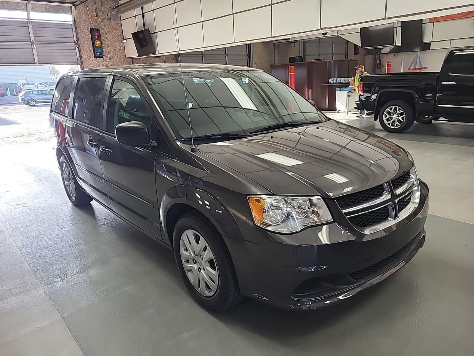 Used 2017 Dodge Grand Caravan SE w/ Power Window Group FWD image 4