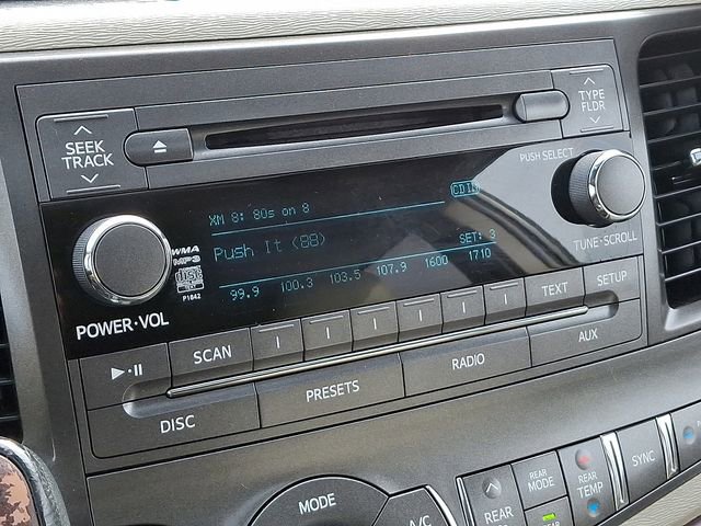 Used 2014 Toyota Sienna XLE image 21