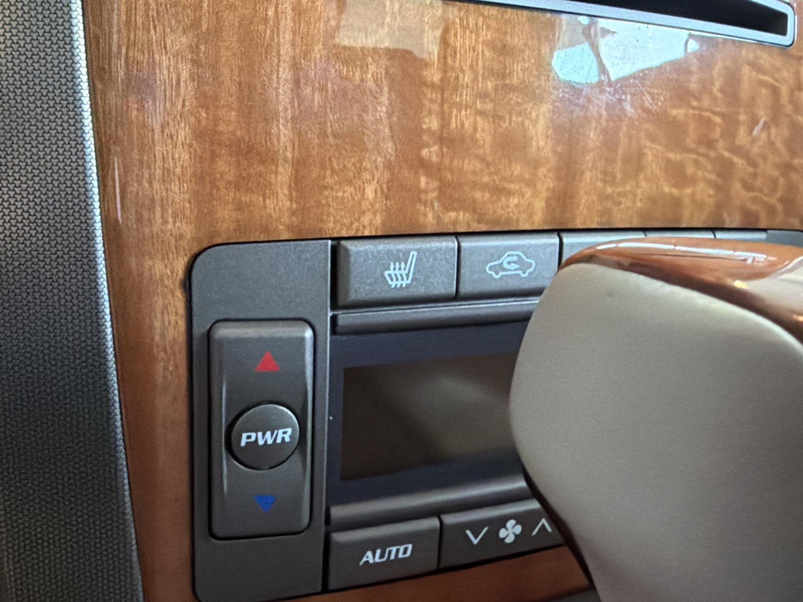 Used 2006 Cadillac XLR RWD image 31