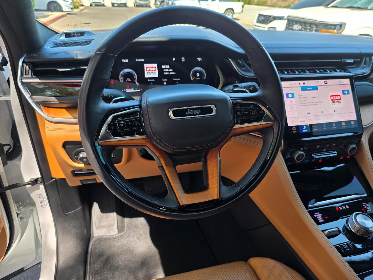 Used 2023 Jeep Grand Cherokee Summit AWD/4WD image 22
