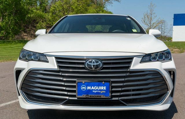 Used 2022 Toyota Avalon XLE w/ Moonroof Package FWD image 3