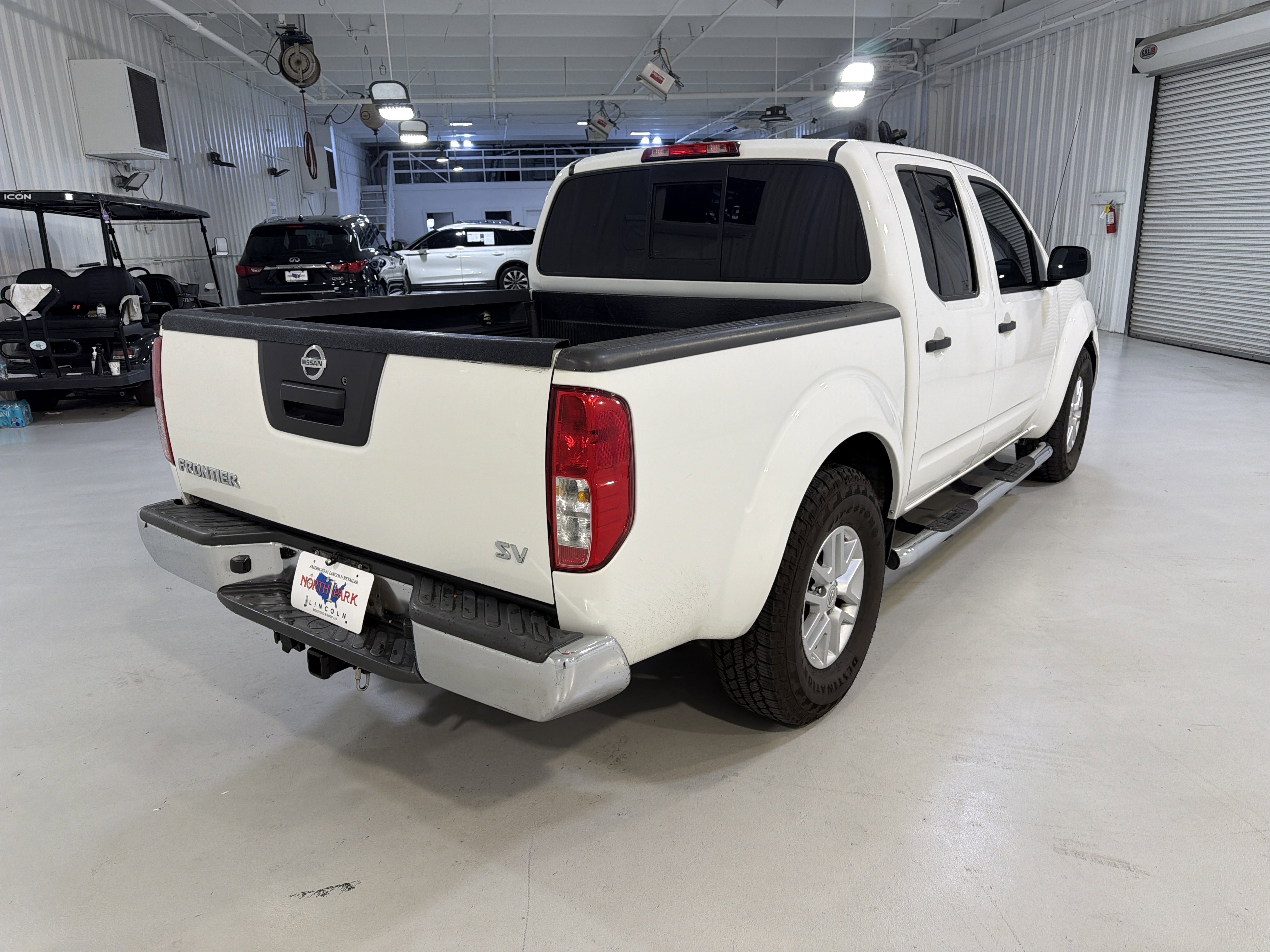 Used 2015 Nissan Frontier SV RWD image 5