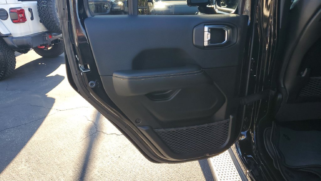 Used 2025 Jeep Gladiator Sport AWD/4WD image 16