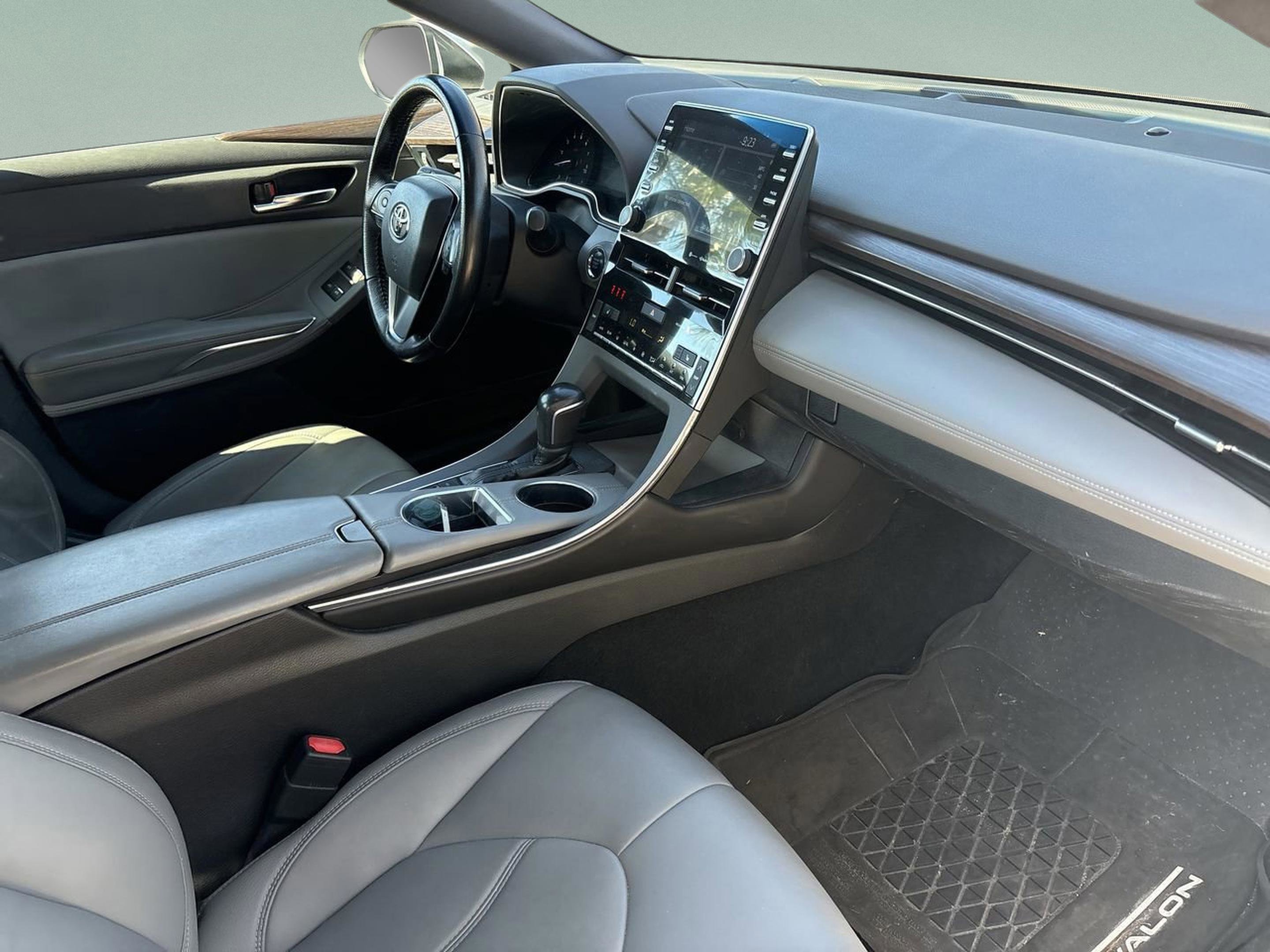 Used 2020 Toyota Avalon XLE w/ Moonroof Package image 20