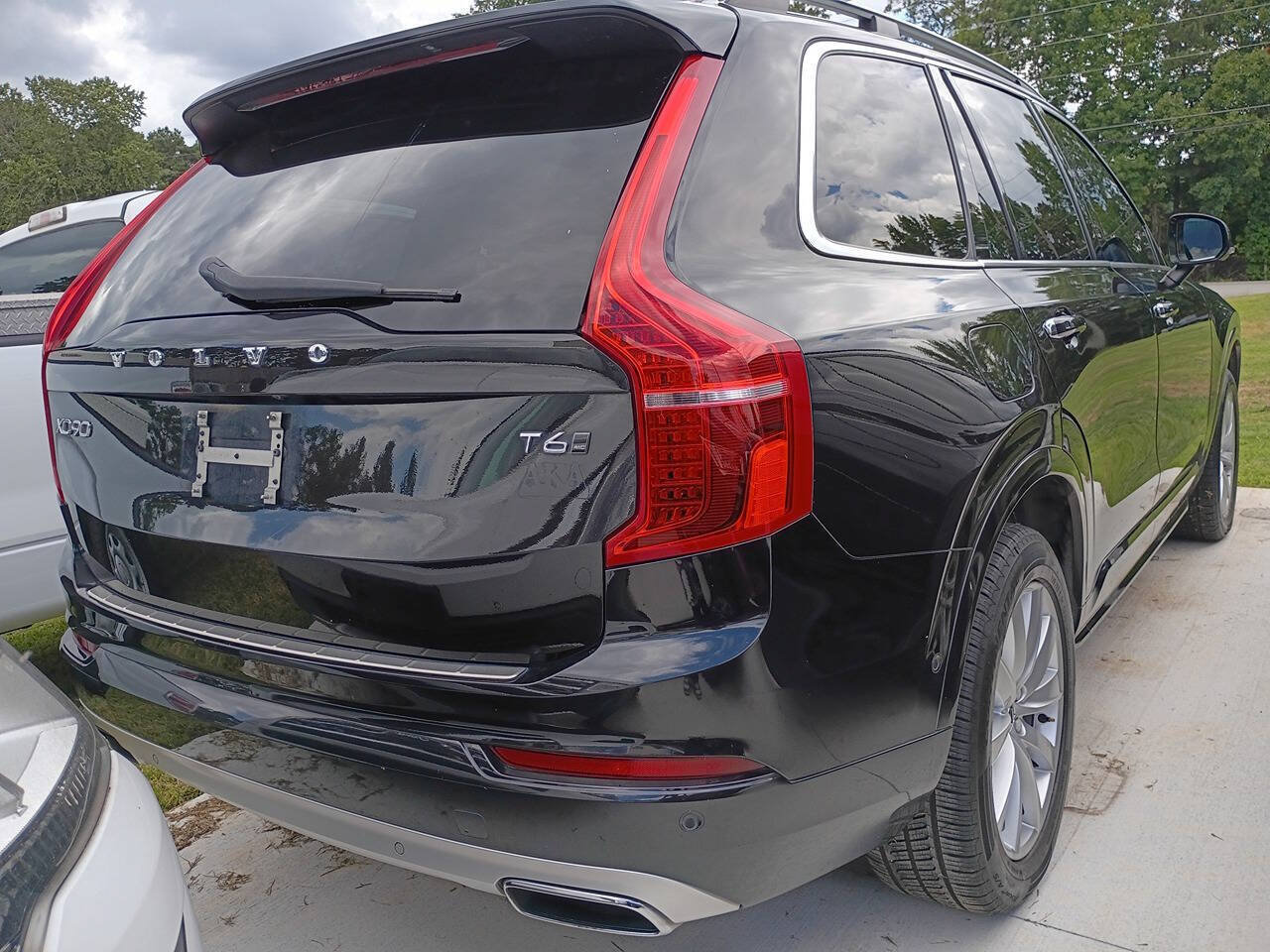 Used 2017 Volvo XC90 T6 Momentum w/ Vision Package AWD/4WD image 4