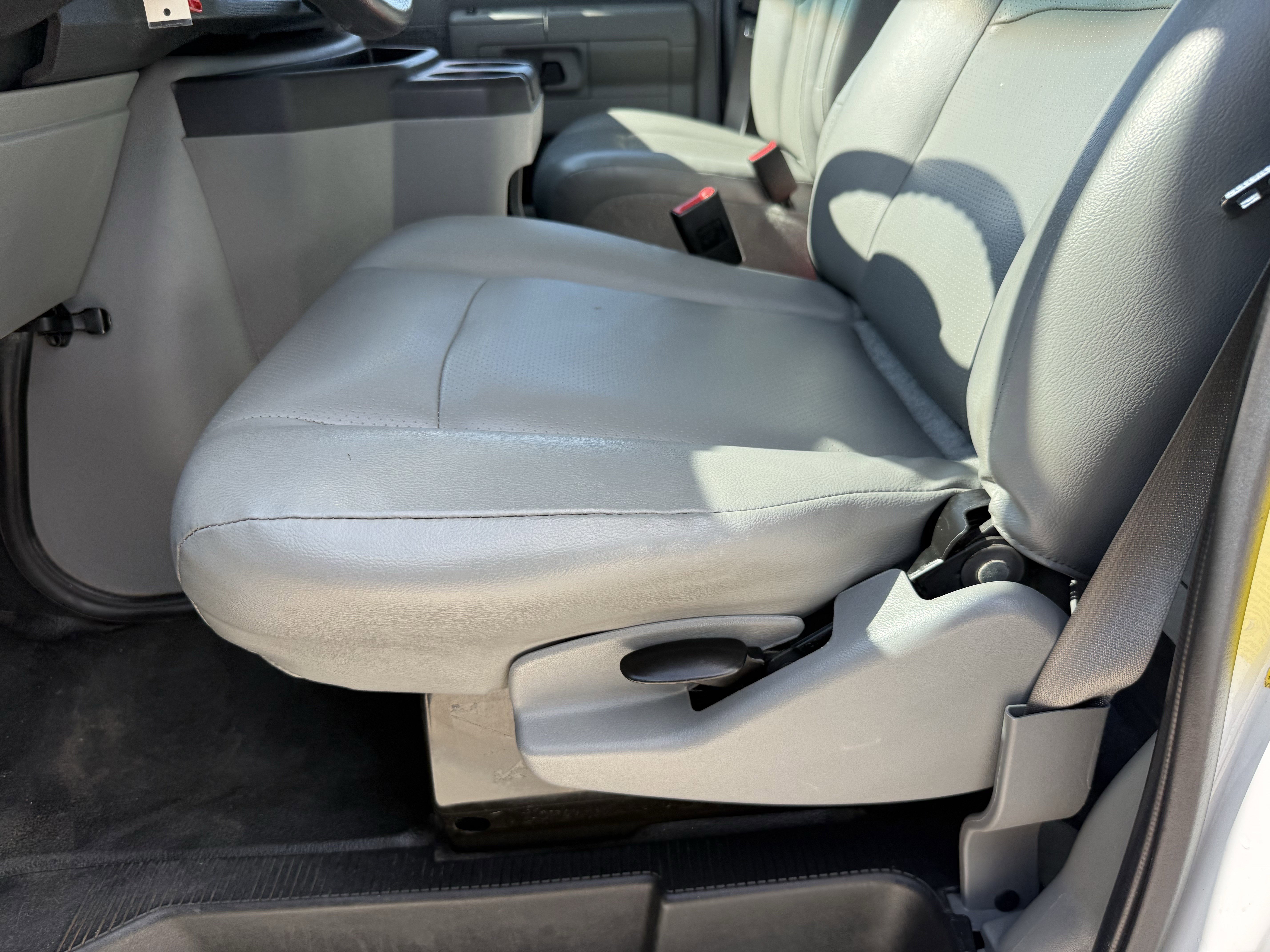 Used 2019 Ford E-350 and Econoline 350 Super Duty w/ Power Windows & Locks Group image 26