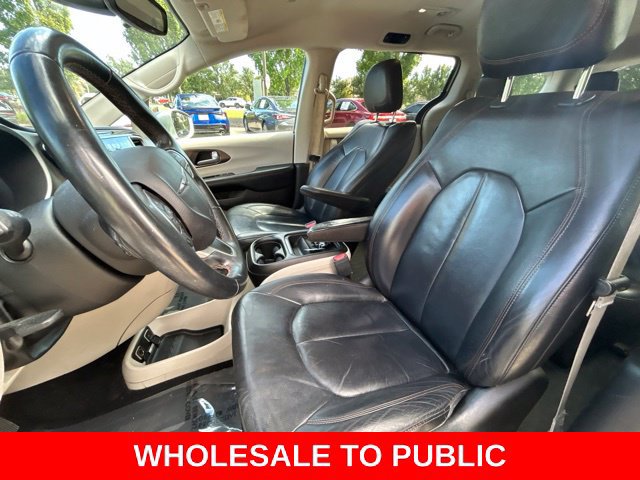 Used 2017 Chrysler Pacifica Touring-L FWD image 11