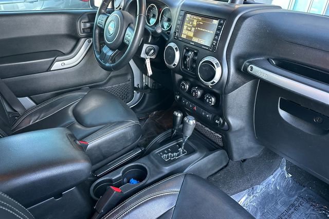 Used 2017 Jeep Wrangler Unlimited Sahara w/ Connectivity Group image 18