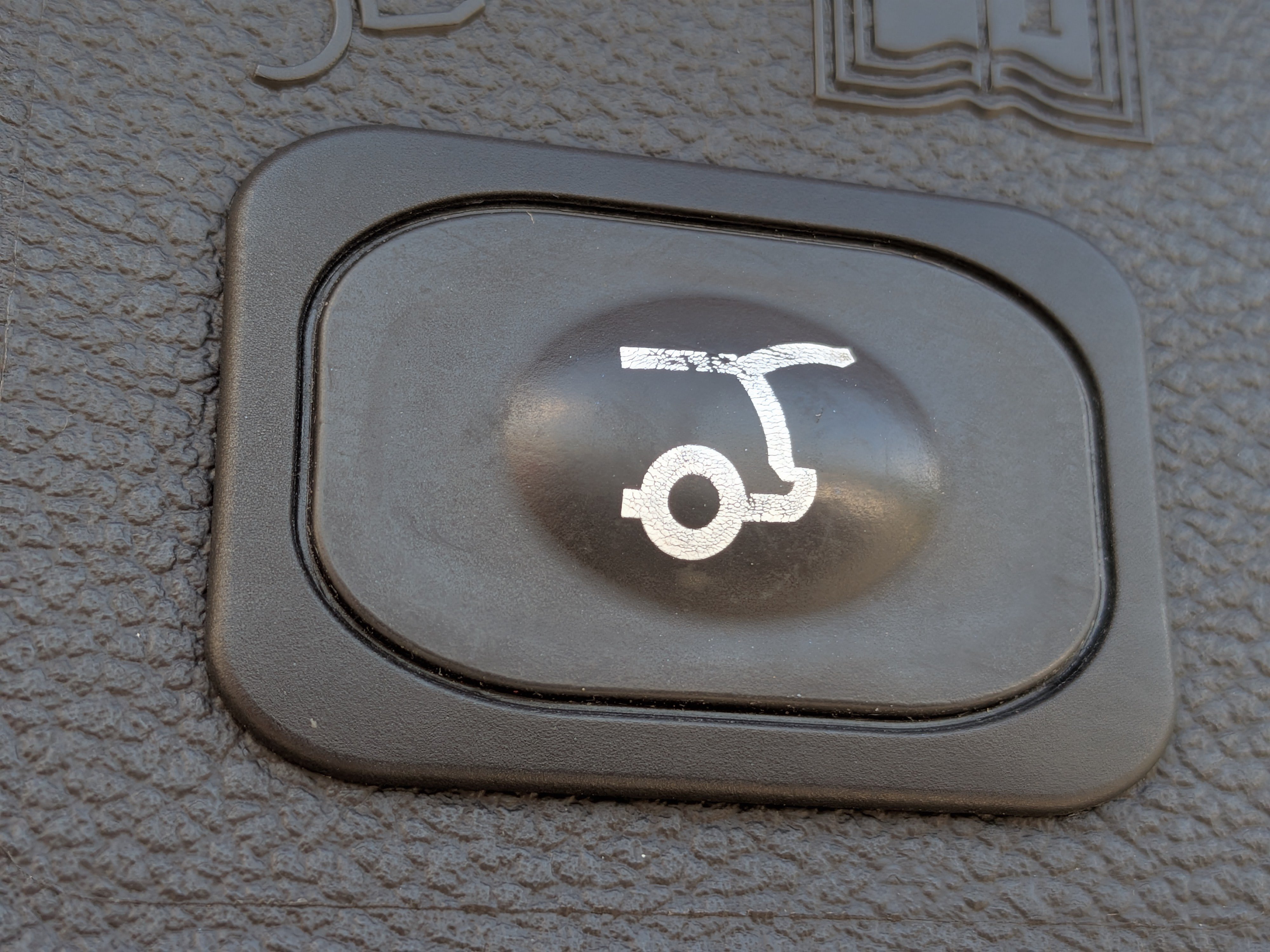 Used 2017 Ford Escape Titanium FWD image 18