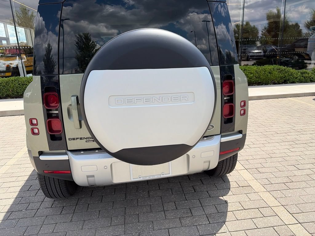 Used 2020 Land Rover Defender 110 HSE AWD/4WD image 8